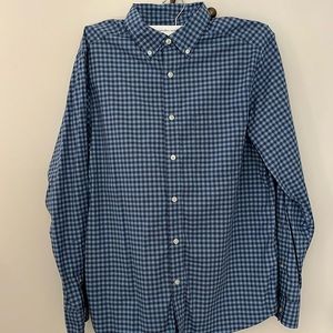 Vineyard Vines On-The-Go Performance Shirt - Size M.